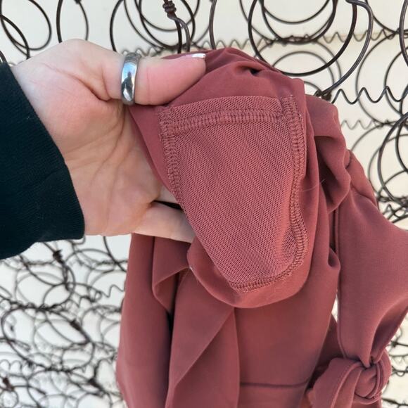 Lululemon Noir Short 5.5" Rustic Clay Size 2 - Picture 7 of 13